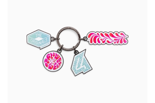 PORTE CLE W R4 FLOWER POWER Renault, Dacia, Alpine - 7717277427