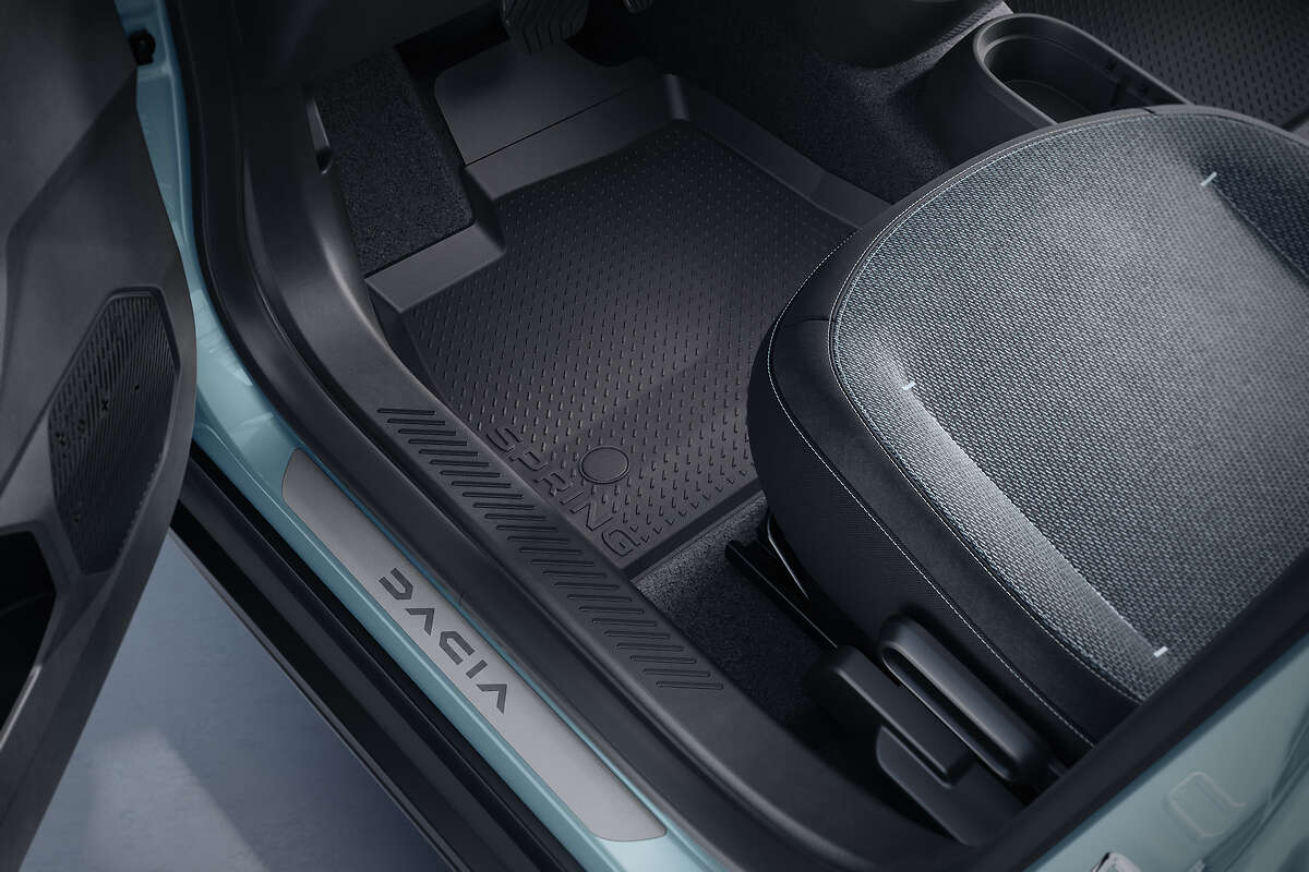 Seuils de porte - DACIA STRIKER – réf. 768N68329R