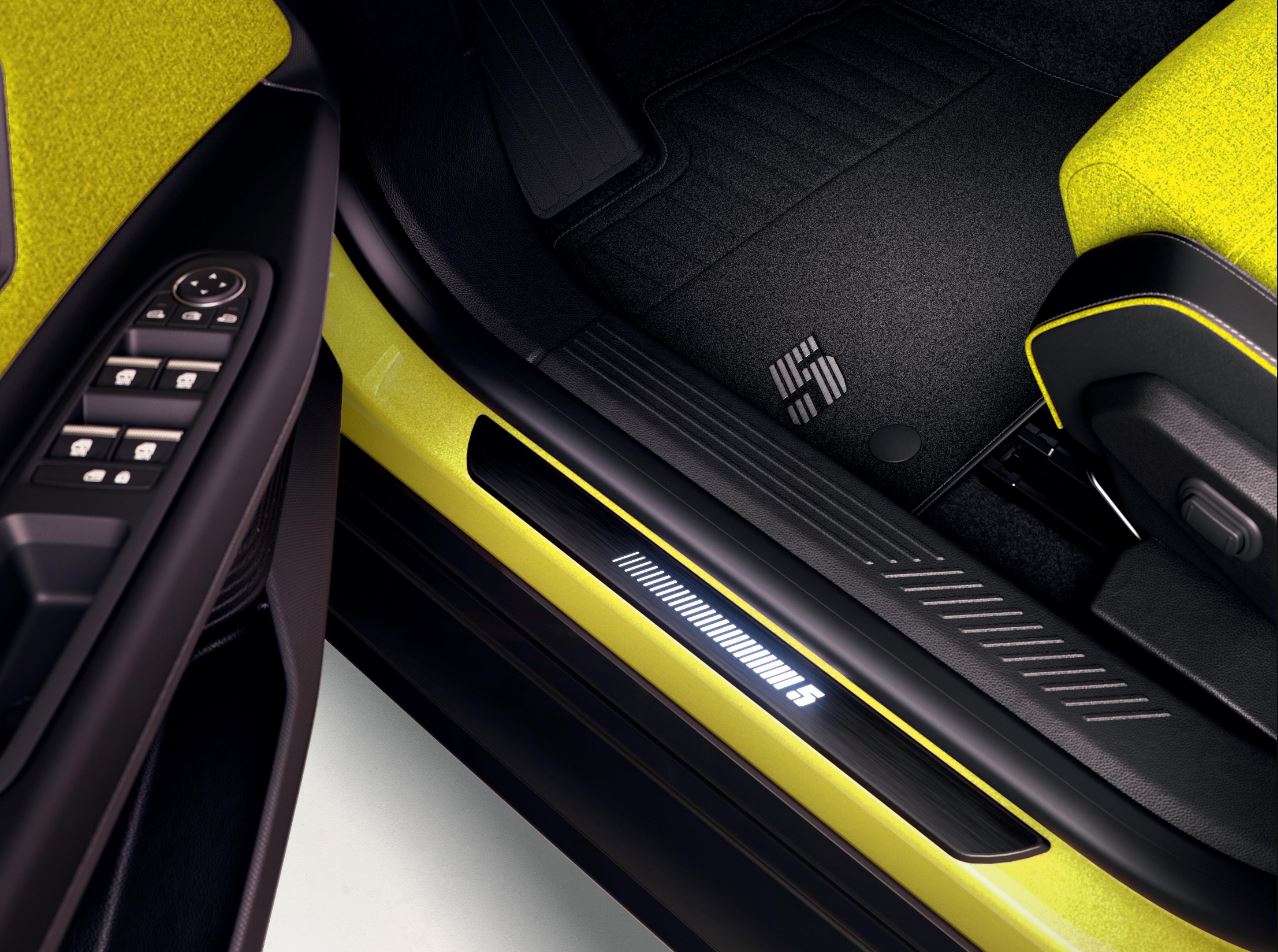 Seuils de porte éclairés - RENAULT R5 ELECTRIQUE – réf. 8201754033